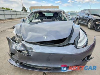 Piąte zdjęcie samochodu w środku: 2018 TESLA MODEL 3 VIN:5YJ3E1EA8JF051769 - miniatura