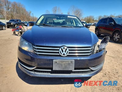 Piąte zdjęcie samochodu w środku: 2013 VOLKSWAGEN PASSAT SE VIN:1VWBP7A30DC127029 - miniatura
