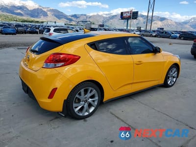 Trzecie zdjęcie samochodu z tyłu: 2017 HYUNDAI VELOSTER BASE VIN:KMHTC6AD0HU311338 - miniatura