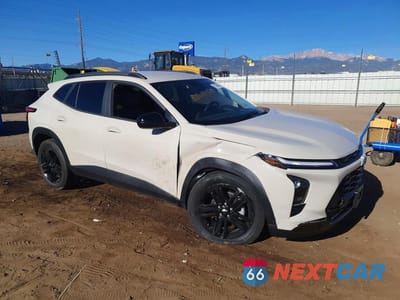 Czwarte zdjęcie samochodu z boku: 2026 CHEVROLET TRAX ACTIV VIN:KL77LKEPXTC078843 - miniatura