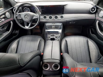 Zdjęcie 8 z 12 samochodu: 2017 MERCEDES-BENZ E 300 4MATIC VIN:WDDZF4KB7HA131935 - miniatura