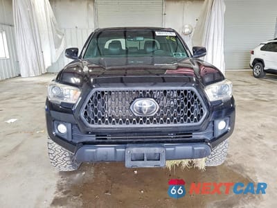 Piąte zdjęcie samochodu w środku: 2018 TOYOTA TACOMA TRD OFF-ROAD VIN:3TMCZ5AN5JM130350 - miniatura
