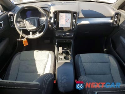 Zdjęcie 8 z 12 samochodu: 2025 VOLVO XC40 CORE VIN:YV4L12UJ2S2470060 - miniatura