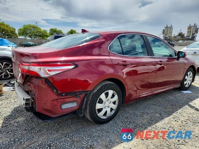 Trzecie zdjęcie samochodu z tyłu: 2020 TOYOTA CAMRY LE VIN:4T1C31AK0LU521495 - miniatura