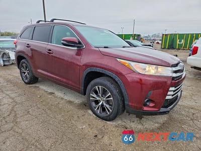 Czwarte zdjęcie samochodu z boku: 2017 TOYOTA HIGHLANDER LE VIN:5TDZZRFHXHS209754 - miniatura