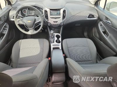 Zdjęcie 8 z 12 samochodu: 2018 CHEVROLET CRUZE LS VIN:1G1BC5SM0J7152116 - miniatura