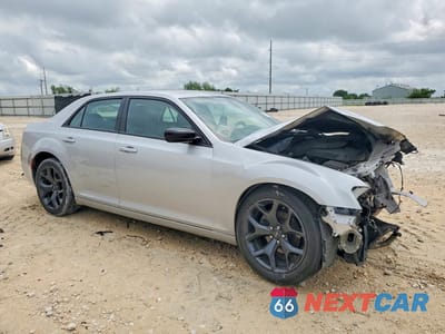 Czwarte zdjęcie samochodu z boku: 2020 CHRYSLER 300 TOURING VIN:2C3CCAAG9LH239394 - miniatura