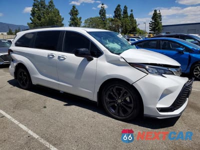 Czwarte zdjęcie samochodu z boku: 2023 TOYOTA SIENNA XSE 7-PASSENGER VIN:5TDDRKEC8PS167932 - miniatura