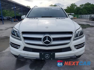 Piąte zdjęcie samochodu w środku: 2015 MERCEDES-BENZ GL 350 BLUETEC VIN:4JGDF2EEXFA453542 - miniatura