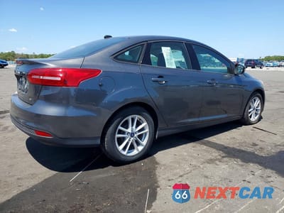 Trzecie zdjęcie samochodu z tyłu: 2017 FORD FOCUS SE VIN:1FADP3F2XHL289430 - miniatura