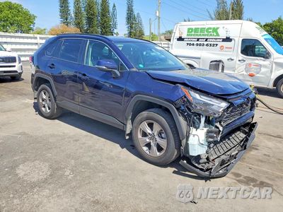 Czwarte zdjęcie samochodu z boku: 2024 TOYOTA RAV4 XLE VIN:2T3W1RFV1RW351104 - miniatura