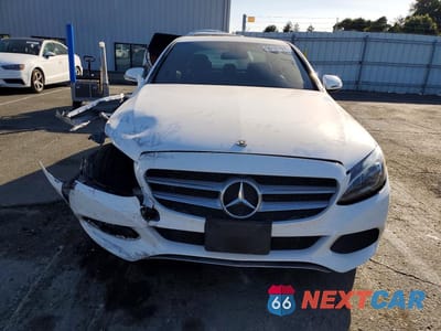 Piąte zdjęcie samochodu w środku: 2018 MERCEDES-BENZ C 350E VIN:55SWF4HB9JU261649 - miniatura