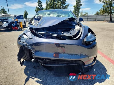 Piąte zdjęcie samochodu w środku: 2024 TESLA MODEL Y VIN:7SAYGDEEXRA246904 - miniatura