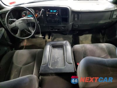 Zdjęcie 8 z 12 samochodu: 2005 GMC NEW SIERRA K1500 VIN:1GTEK19V35E333355 - miniatura