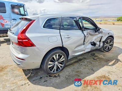 Trzecie zdjęcie samochodu z tyłu: 2023 VOLVO XC60 PLUS VIN:YV4L12RNXP1194963 - miniatura