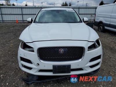 Piąte zdjęcie samochodu w środku: 2019 JAGUAR F-PACE PREMIUM VIN:SADCJ2FX4KA356740 - miniatura