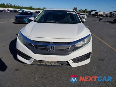 Piąte zdjęcie samochodu w środku: 2018 HONDA CIVIC LX VIN:2HGFC2F55JH509791 - miniatura