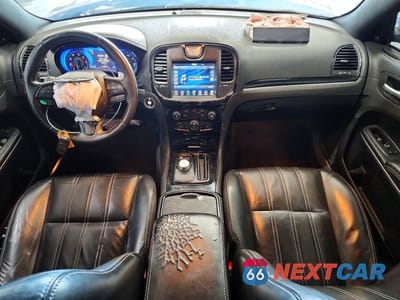 Zdjęcie 8 z 12 samochodu: 2018 CHRYSLER 300 S VIN:2C3CCABG2JH214445 - miniatura