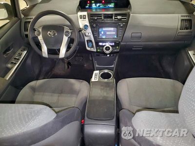 Zdjęcie 8 z 13 samochodu: 2012 TOYOTA PRIUS V TWO VIN:JTDZN3EU9C3100851 - miniatura