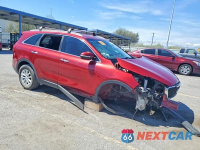 Czwarte zdjęcie samochodu z boku: 2017 KIA SORENTO LX V6 VIN:5XYPG4A59HG272709 - miniatura