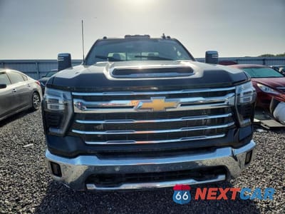Piąte zdjęcie samochodu w środku: 2024 CHEVROLET SILVERADO K3500 LTZ VIN:1GC4YUEY7RF161469 - miniatura