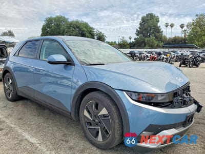 Czwarte zdjęcie samochodu z boku: 2025 HYUNDAI IONIQ 5 SE VIN:7YAKM4DA7SY039737 - miniatura