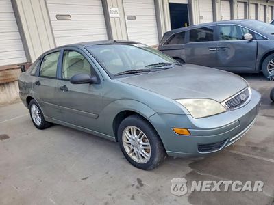Czwarte zdjęcie samochodu z boku: 2005 FORD FOCUS VIN:1FAFP34N95W249436 - miniatura