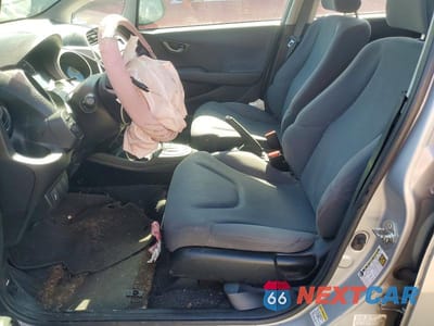 Zdjęcie 7 z 13 samochodu: 2011 HONDA FIT VIN:JHMGE8H37BS004176 - miniatura