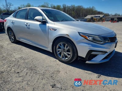Czwarte zdjęcie samochodu z boku: 2019 KIA OPTIMA LX VIN:5XXGT4L37KG298776 - miniatura
