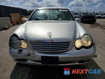 Piąte zdjęcie samochodu w środku: 2003 MERCEDES-BENZ C 240 VIN:WDBRF61J23E012382 - miniatura