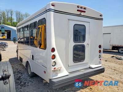 Trzecie zdjęcie samochodu z tyłu: 2017 FORD ECONOLINE E450 SUPER DUTY CUTAWAY VAN VIN:1FDFE4FS1HDC06746 - miniatura