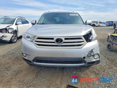 Piąte zdjęcie samochodu w środku: 2013 TOYOTA HIGHLANDER PLUS VIN:5TDZK3EH1DS114111 - miniatura