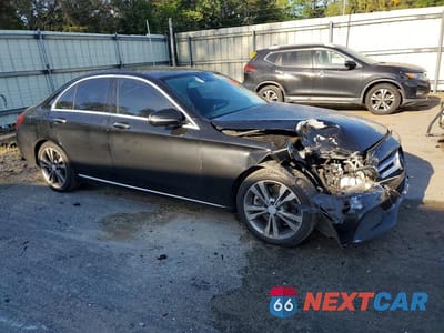 Czwarte zdjęcie samochodu z boku: 2016 MERCEDES-BENZ C 300 VIN:55SWF4JB9GU121359 - miniatura