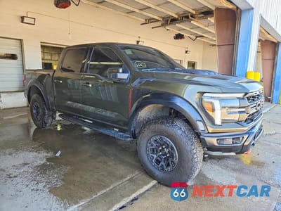 Czwarte zdjęcie samochodu z boku: 2025 FORD F150 RAPTOR VIN:1FTFW1RJ0SFA37821 - miniatura