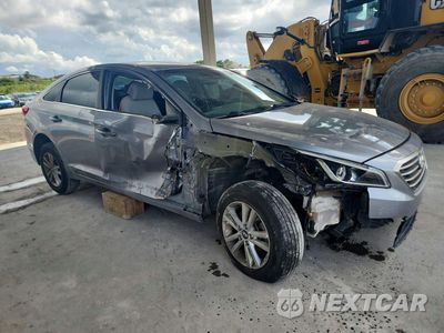 Czwarte zdjęcie samochodu z boku: 2017 HYUNDAI SONATA BASE VIN:5NPE24AF1HH465671 - miniatura