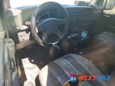 Zdjęcie 8 z 13 samochodu: 2005 CHEV EXPRESS G2500 VIN:1GCGG25U951248878 - miniatura