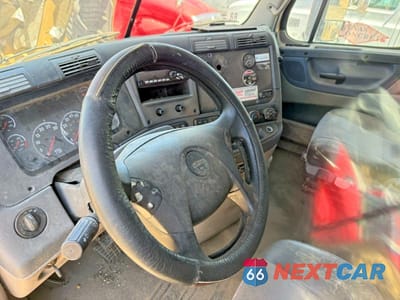 Zdjęcie 9 z 10 samochodu: 2017 FREIGHTLINER CASCADIA TRUCKS SEMI TRUCK VIN:3AKJGLDR7HSHV1147 - miniatura