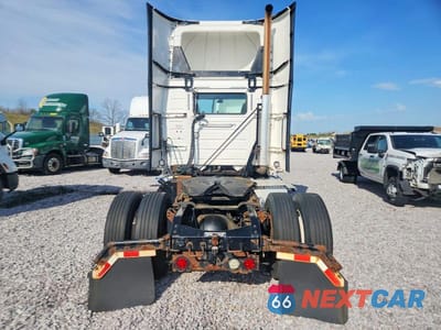 Zdjęcie 9 z 10 samochodu: 2017 VOLVO VNL SEMI TRUCK VIN:4V4N39TG6HN988155 - miniatura