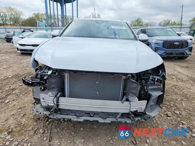 Piąte zdjęcie samochodu w środku: 2023 AUDI Q8 PREMIUM PLUS VIN:WA1BVBF14PD040648 - miniatura