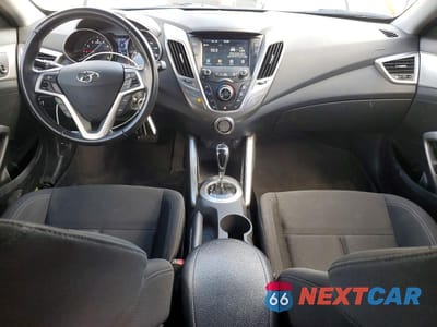 Zdjęcie 8 z 12 samochodu: 2017 HYUNDAI VELOSTER BASE VIN:KMHTC6AD0HU311338 - miniatura