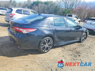 Trzecie zdjęcie samochodu z tyłu: 2020 TOYOTA CAMRY SE VIN:4T1G11AK4LU926900 - miniatura