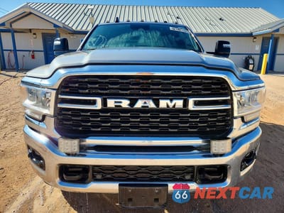 Piąte zdjęcie samochodu w środku: 2024 RAM 2500 BIG HORN VIN:3C6UR5DJ8RG193750 - miniatura