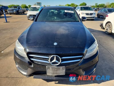 Piąte zdjęcie samochodu w środku: 2017 MERCEDES-BENZ C 300 VIN:55SWF4JB4HU229521 - miniatura