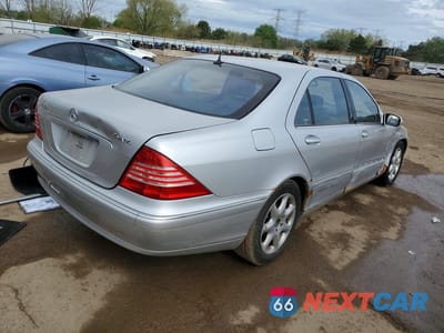 Trzecie zdjęcie samochodu z tyłu: 2003 MERCEDES-BENZ S 430 4MATIC VIN:WDBNG83J83A381971 - miniatura