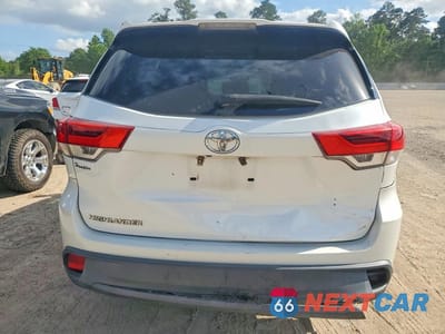 Zdjęcie 6 z 12 samochodu: 2017 TOYOTA HIGHLANDER LE VIN:5TDZARFH9HS027339 - miniatura