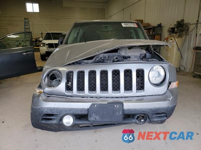 Piąte zdjęcie samochodu w środku: 2016 JEEP PATRIOT SPORT VIN:1C4NJRBB2GD551541 - miniatura