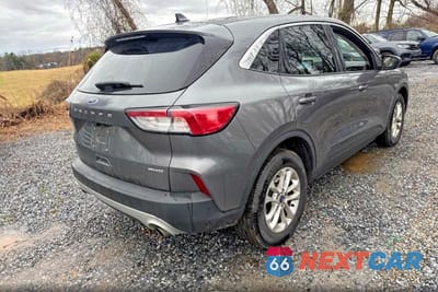 Czwarte zdjęcie samochodu z boku: 2021 FORD ESCAPE SE VIN:1FMCU9G64MUA36252 - miniatura