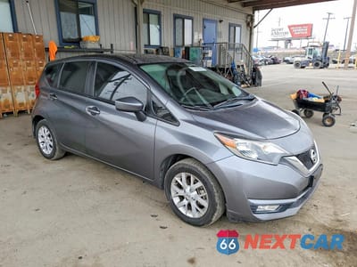 Czwarte zdjęcie samochodu z boku: 2018 NISSAN VERSA NOTE SV VIN:3N1CE2CP1JL357035 - miniatura