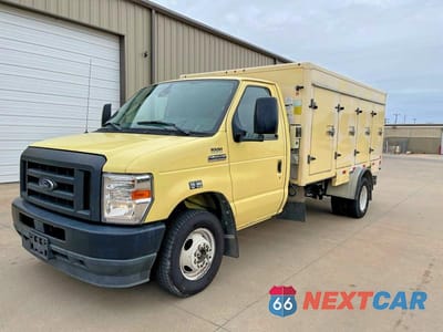 Drugie zdjęcie samochodu z przodu: 2021 FORD ECONOLINE E450 SUPER DUTY CUTAWAY VAN VIN:1FDXE4FN8MDC34245 - miniatura
