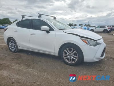 Czwarte zdjęcie samochodu z boku: 2017 TOYOTA YARIS IA BASE VIN:3MYDLBYV9HY192123 - miniatura